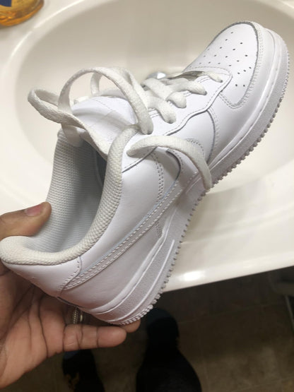 Side and top view of white low-top kids