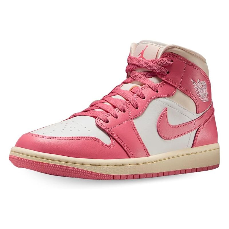 Three-quarter angle view of women air jordan 1