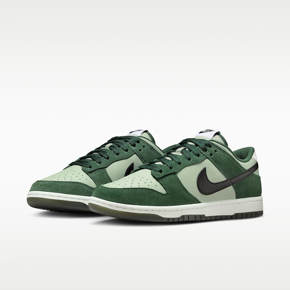 Nike Dunk Low Retro SE Men's Shoes - Jade Horizon/Fir